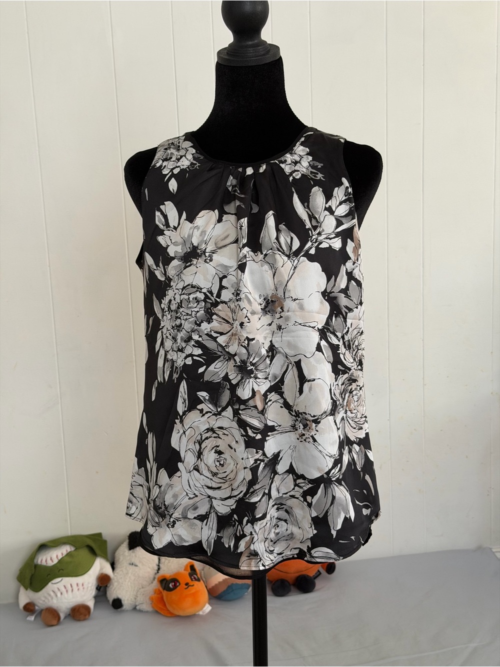 Black Floral Sleeveless Blouse - Elegant Women's Top size XS